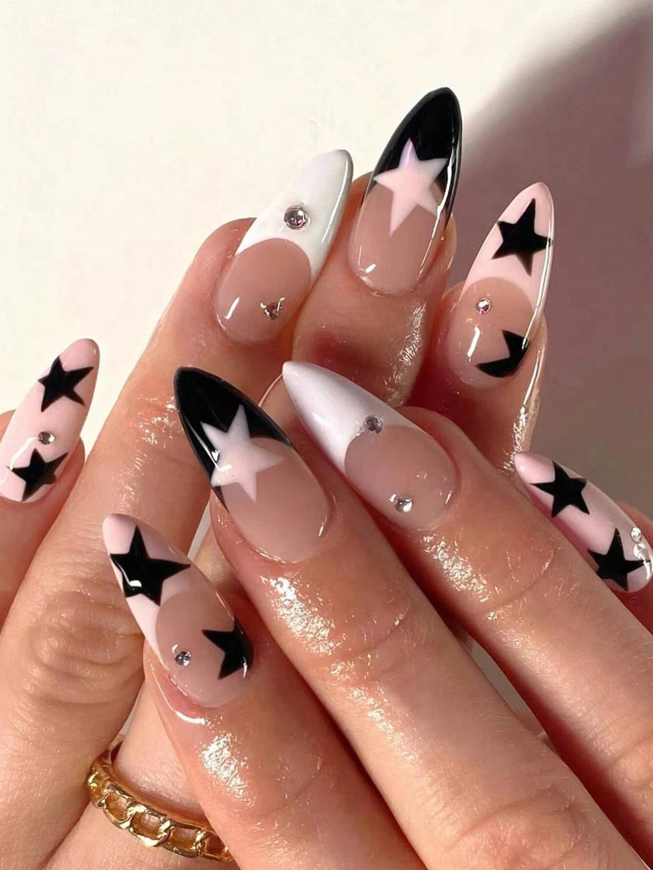 24Pcs/Set Y2K Medium Length Almond Press on Nails White French Tip Acrylic Nails Star with Rhinestones Design Fake Nail, Contain 1Pc Jelly Glue and 1Pc Nail File, Suitable for Women and Girls, Daily Life and Party Use Nail Supplies