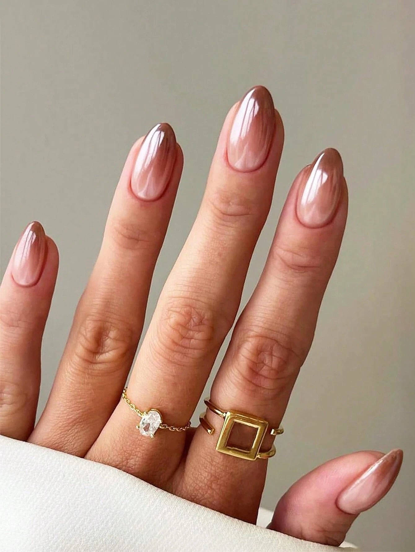 24 Pieces of Short Brown Almond-Shaped Press-On Nails, Gradient Smudged False Nails, with 1 Rubbing Strip and 1 Piece of Jelly Glue