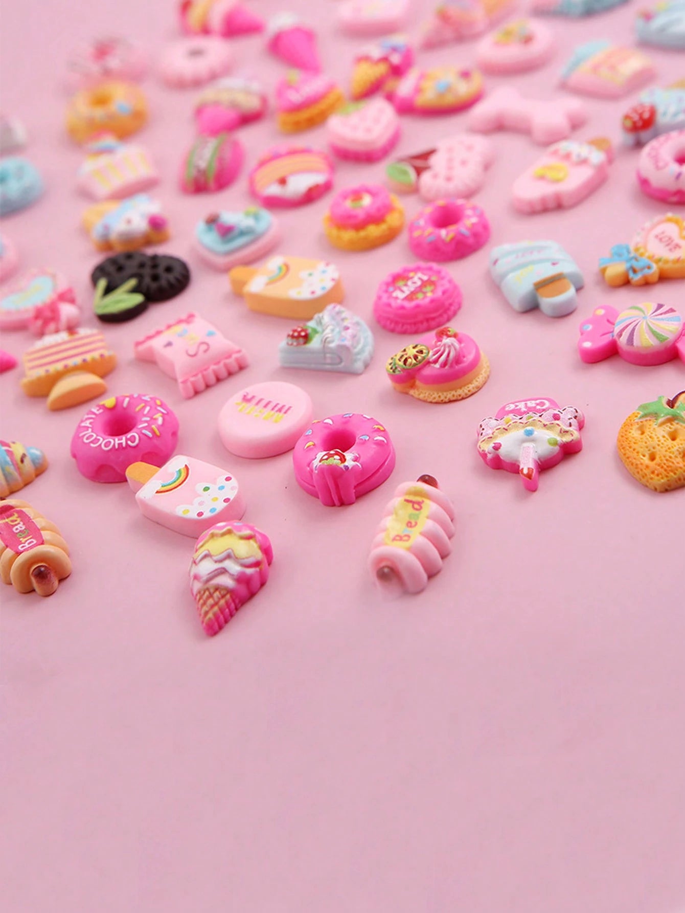 30Pcs/Bag Nail Art Charms Rhinestones 3D Kawaii Candy Cake Random Mixed Resin for Acrylic Nail Art Tips Decoration Manicure Accessories Tool