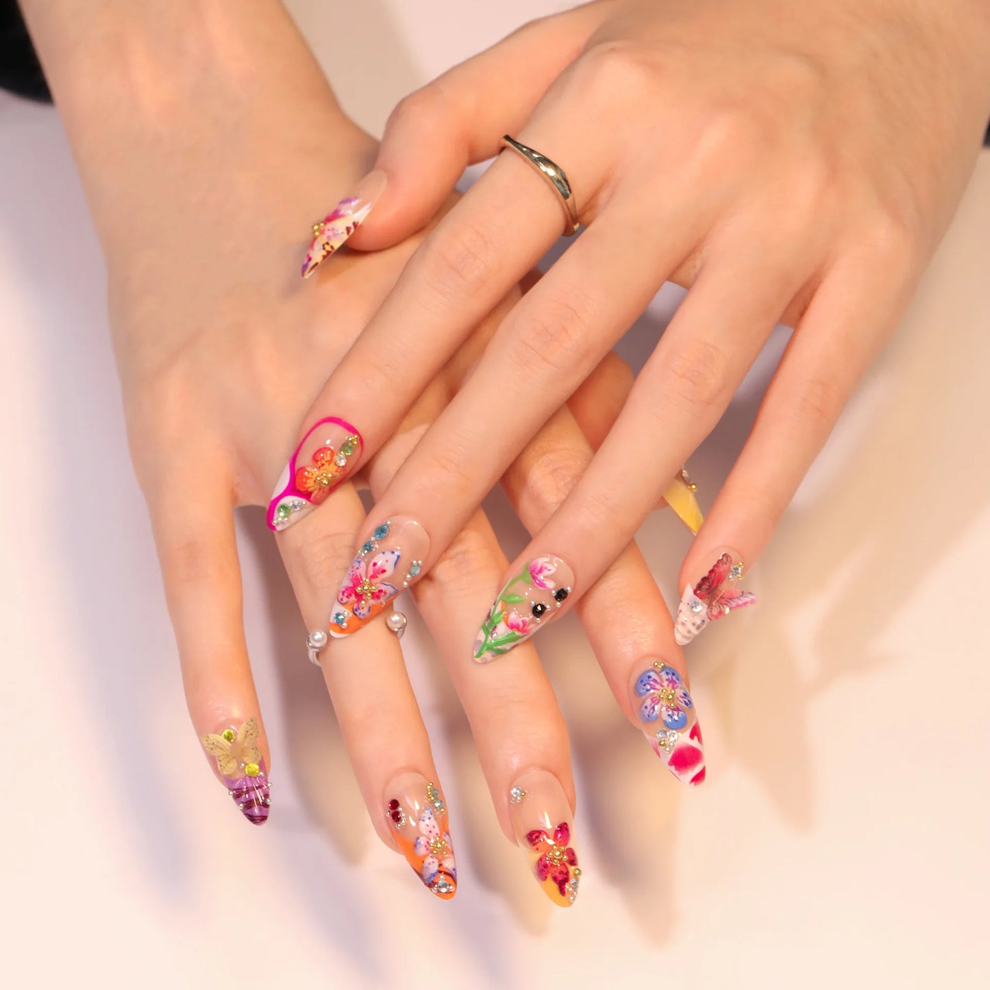 24Pcs Tropical Flower Press on Nails Colorful French 3D Crystal Butterfly Shells Pattern Printed False Nails Almond Fake Nail