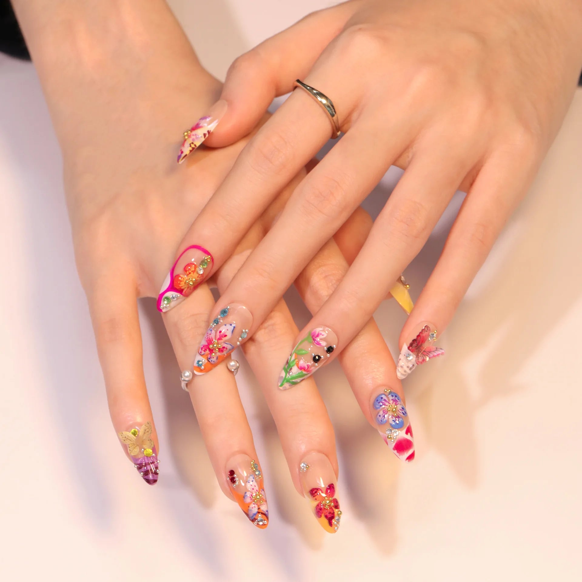 24Pcs Tropical Flower Press on Nails Colorful French 3D Crystal Butterfly Shells Pattern Printed False Nails Almond Fake Nail